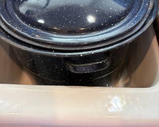 Large canning type pot with lid