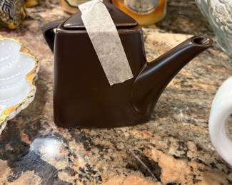 More candles + triangle shape small tea pot e/lid