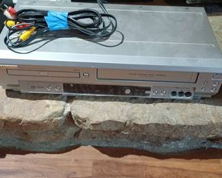 Sylvania SSD803 VCR/DVD Combo Player