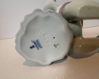 Lladro "Little Groomer" Porcelain Figurine 6635