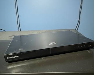 Samsung Blu-ray 3D Disc Player with 3D Glasses