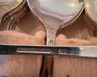 1847 Rogers Bros. "First Love" Silverplate Flatware Set
