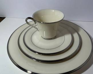 Lenox Solitaire China Set