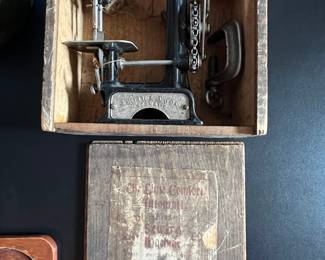 Smith & Egge "Little Comfort" Automatic Sewing Machine