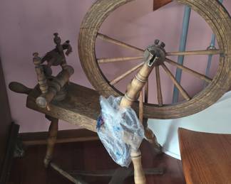Wooden Spinning Wheel