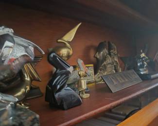 Collection of Pelican Figurenes. 