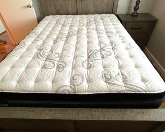 Serta queen size bed