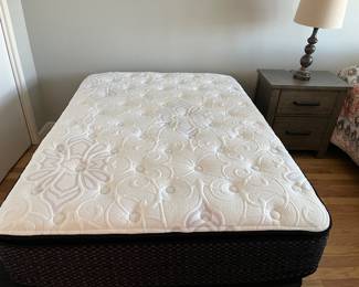 Full size bed