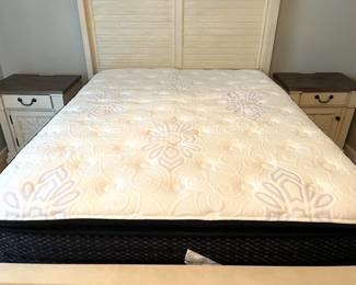 Queen size bed