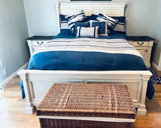 Queen size bed