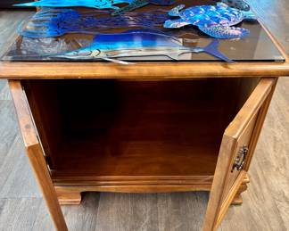 Storage for fish food below.