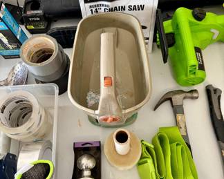 14" chain saw.  The chihuahua of chain saws.  