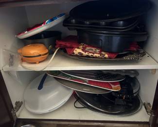 Kitchen platters, pans 