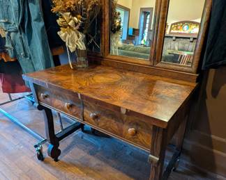 Vanity & tri-fold mirror