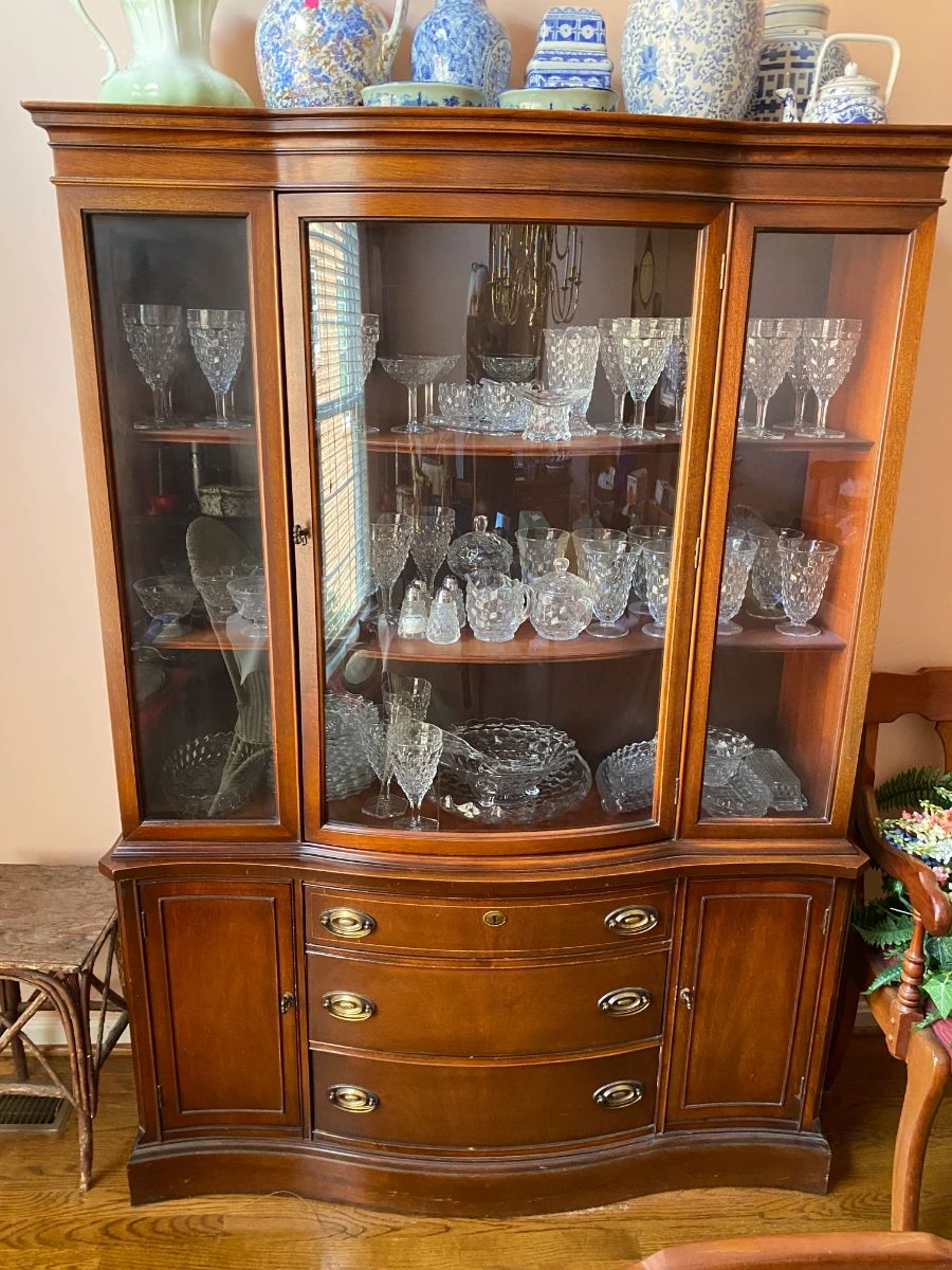 Vintage Drexel china cabinet