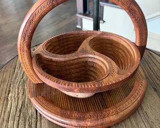 Collapsible wood divided bowl basket
