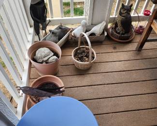 Garden ornaments, decor, planters