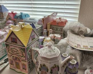 Lenox Village Coffee & Teapot & mugs