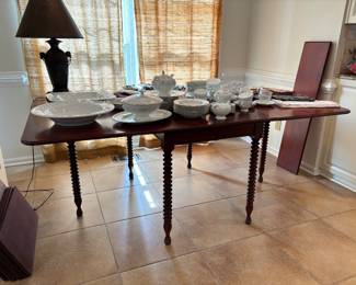 Vintage Ring Turned Gate Leg Table