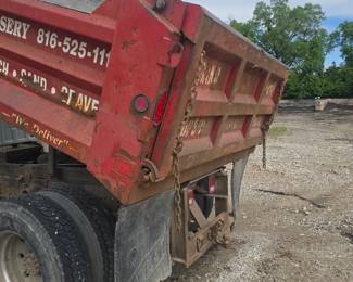 1999 Diesel Ford F650 dump truck
