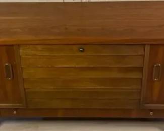 https://ctbids.com/estate-sale/44386