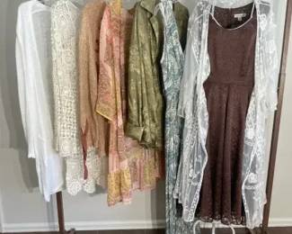 https://ctbids.com/estate-sale/44386/item/5115832https://ctbids.com/estate-sale/44386