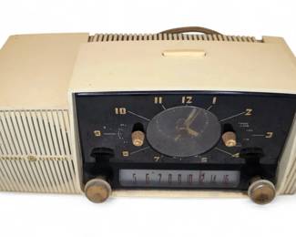 General Electric Vintage Atomic Clock Radio  Model C415  TURNS ON