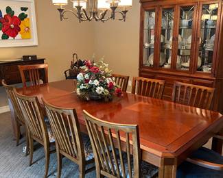 THOMASVILLE GORGEOUS DINING ROOM TABLE WITH CHAIRS - MATCHING CHINA CABINET