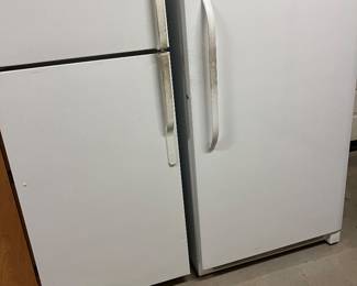 REFRIGERATOR/FREEZER, UPRIGHT FREEZER