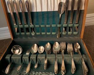 SILVERPLATE FLATWARE - DRESDEN ROSE PATTERN