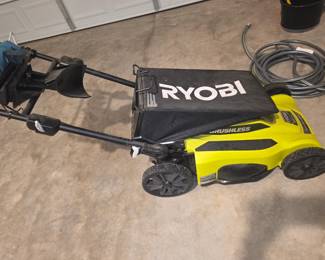 Battery Lawnmower 