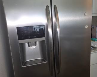Refrigerator 