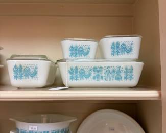 Pyrex Amish Butterprint 