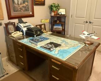 Mid Century Modern Excutive Desk 