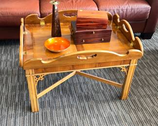 we are in LOVE with this CHIC table from Betty Rumpf! 