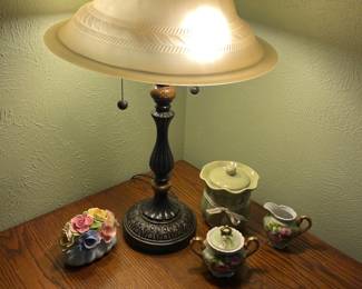 Vintage-style table lamp
