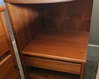 Night stand - solid & heavy