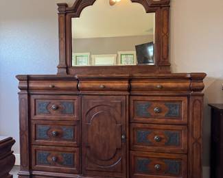Large chest of drawers (goes w/king bed)