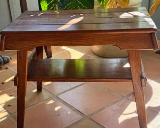 Super cute vintage side table/bench