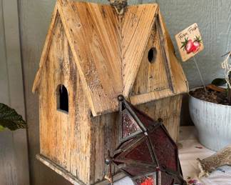 Lots of birdhouses