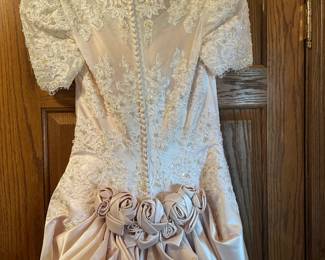 Vintage 1990’s princess style, Size 2 champagne colored women’s  wedding dress
