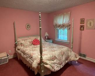 Late 60s–early 70s “Early American / cottage / colonial revival” bedroom set, 4-poster (acorn) / full bed 