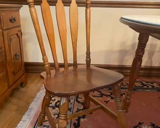 -	1968 Colonial/Early American maple dining room set, stamped OLD AMBER- buffet, hutch, 3 leaf table with at least 4 Windsor chairs. Made by St. Johns table company in Cadillac, MI