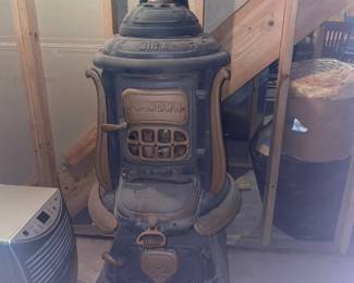 RENOWN Stove Company , Owosso, MI early Antique 1906-1908 Parlor Heater