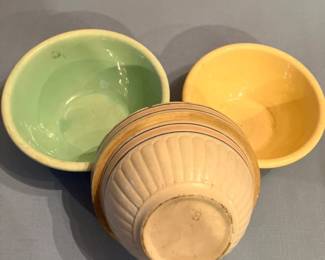 Yellowware stoneware mixing bowl set 