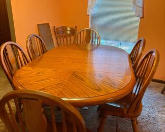 dining room table with 6 chairs and 2 leaves