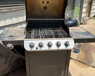 Charbroil gas grill