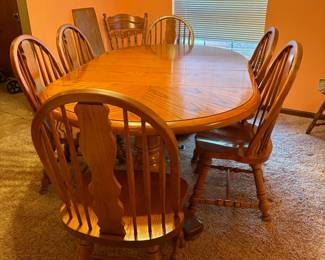 dining room table with 6 chairs and 2 leaves