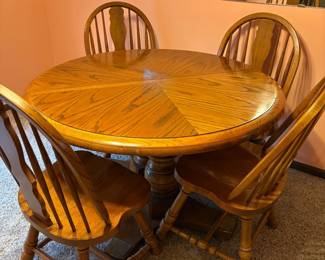 dining room table showing only 4  chairs without 2 leaves