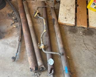 suspension spring (2), drive shafts, sway bar, drive shaft